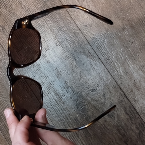 EUC CHANEL SUNGLASSES - Picture 6 of 16